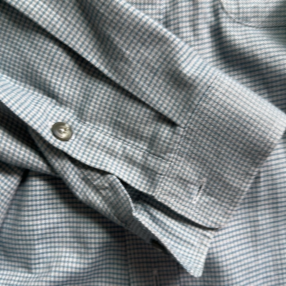 Patagonia shirt Men's size Medium light blue white herringbone plaid button up - Picture 9 of 9